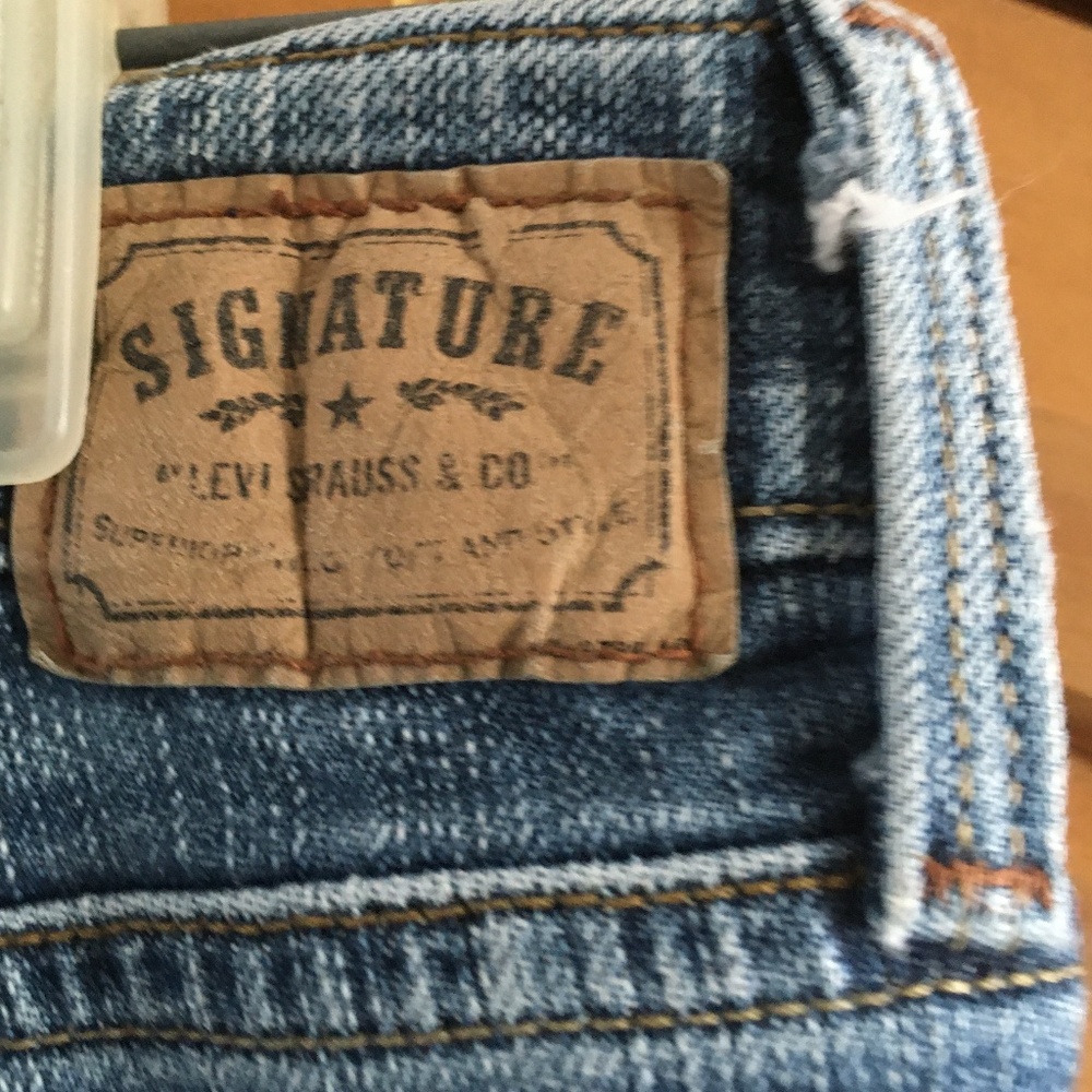 Levi Misses 14 L Signature EUC - Picture 4 of 6